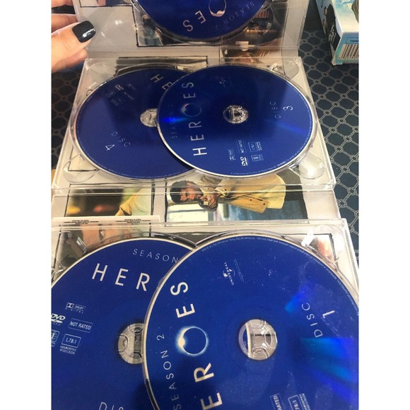 Heroes: Season 2 (Limited Issue Set w/Exclusive Bonus Disc, Collector's Edition - Picture 3 of 3